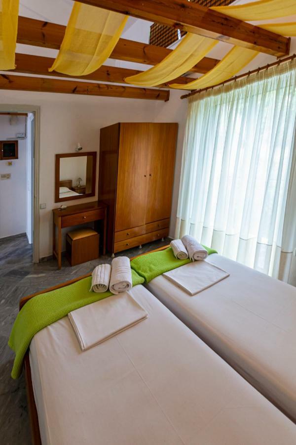 Iris Apartments Chrani Esterno foto